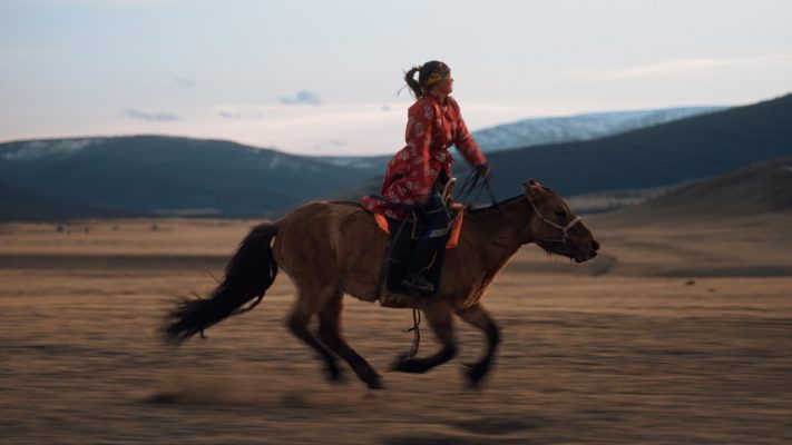 Cinematic color grading before and after using Nomadic Drift finishing LUT