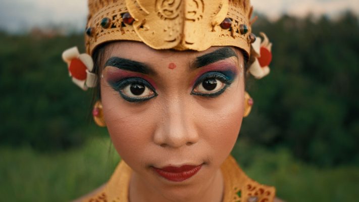 Cinematic color grading before and after using jungle honey finishing LUT by visual tone