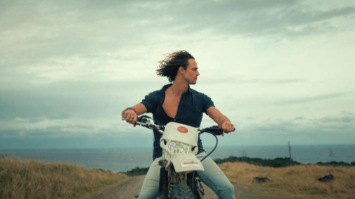 Cinematic color grading before and after using vapour bloom finishing LUT by visual tone